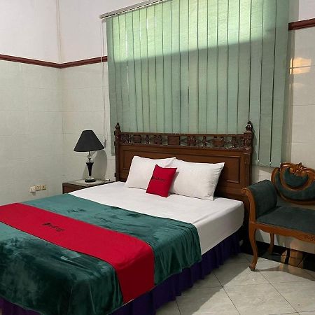 RedDoorz Syariah @ Karang Pilang Hotel Karangpilang Bagian luar foto