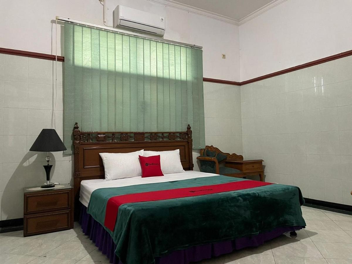 RedDoorz Syariah @ Karang Pilang Hotel Karangpilang Bagian luar foto