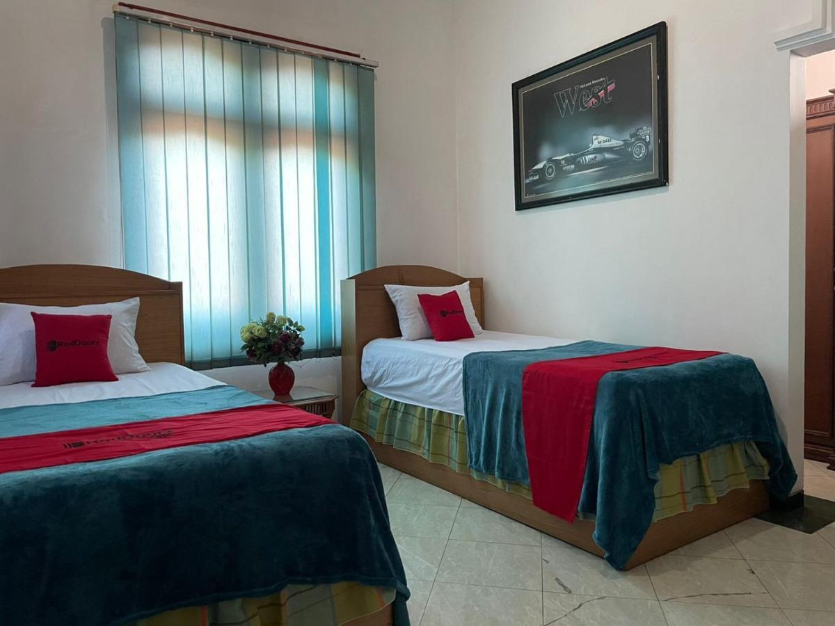 RedDoorz Syariah @ Karang Pilang Hotel Karangpilang Bagian luar foto