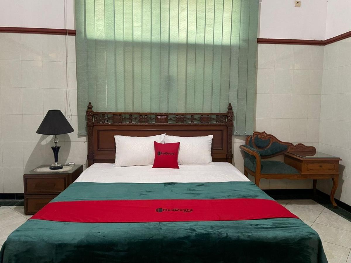 RedDoorz Syariah @ Karang Pilang Hotel Karangpilang Bagian luar foto