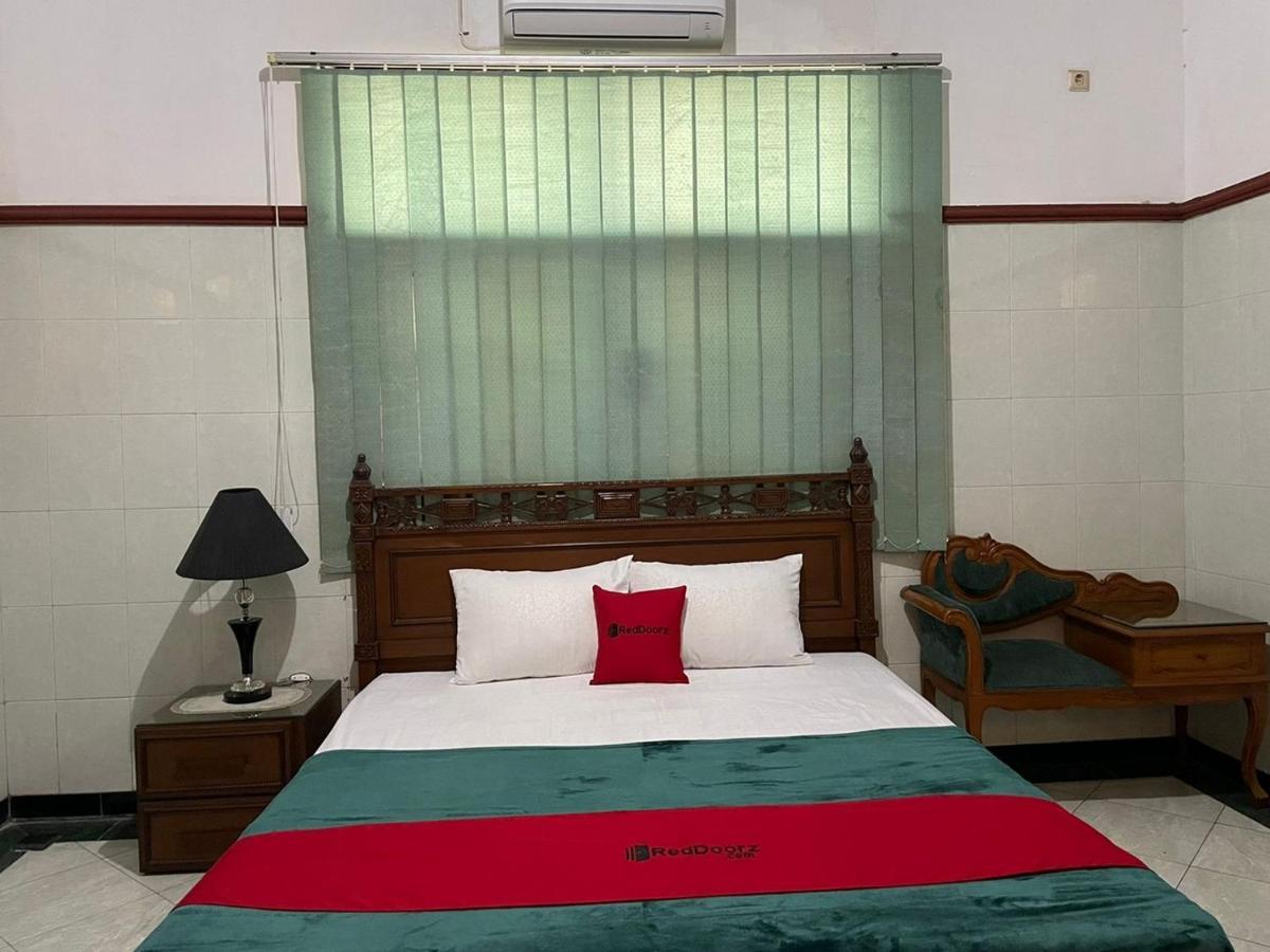 RedDoorz Syariah @ Karang Pilang Hotel Karangpilang Bagian luar foto