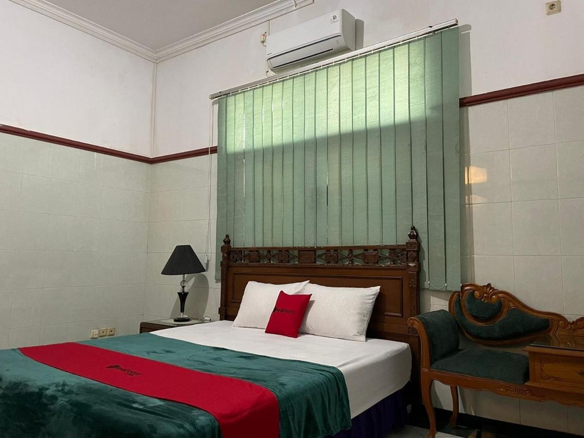 RedDoorz Syariah @ Karang Pilang Hotel Karangpilang Bagian luar foto