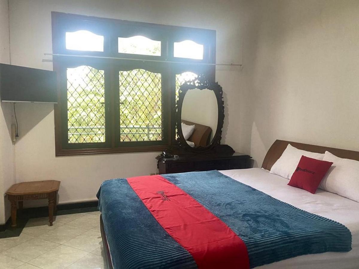 RedDoorz Syariah @ Karang Pilang Hotel Karangpilang Bagian luar foto